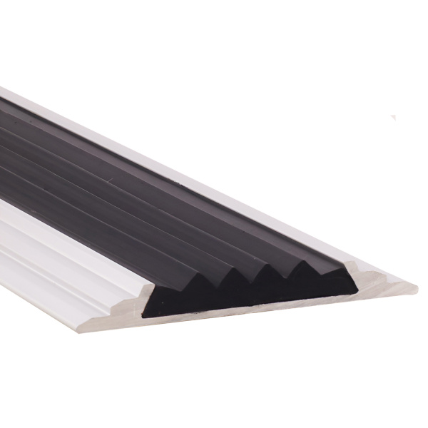 Д15 НЕ 135 б/о с резиновой вставкой б/упак. (Профиль алюм.) А